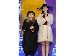 HKDI graduate JIM Wing-yan took advice on the use of colour tendered by the manufacturer which won her the Championship of the Full Fur Category