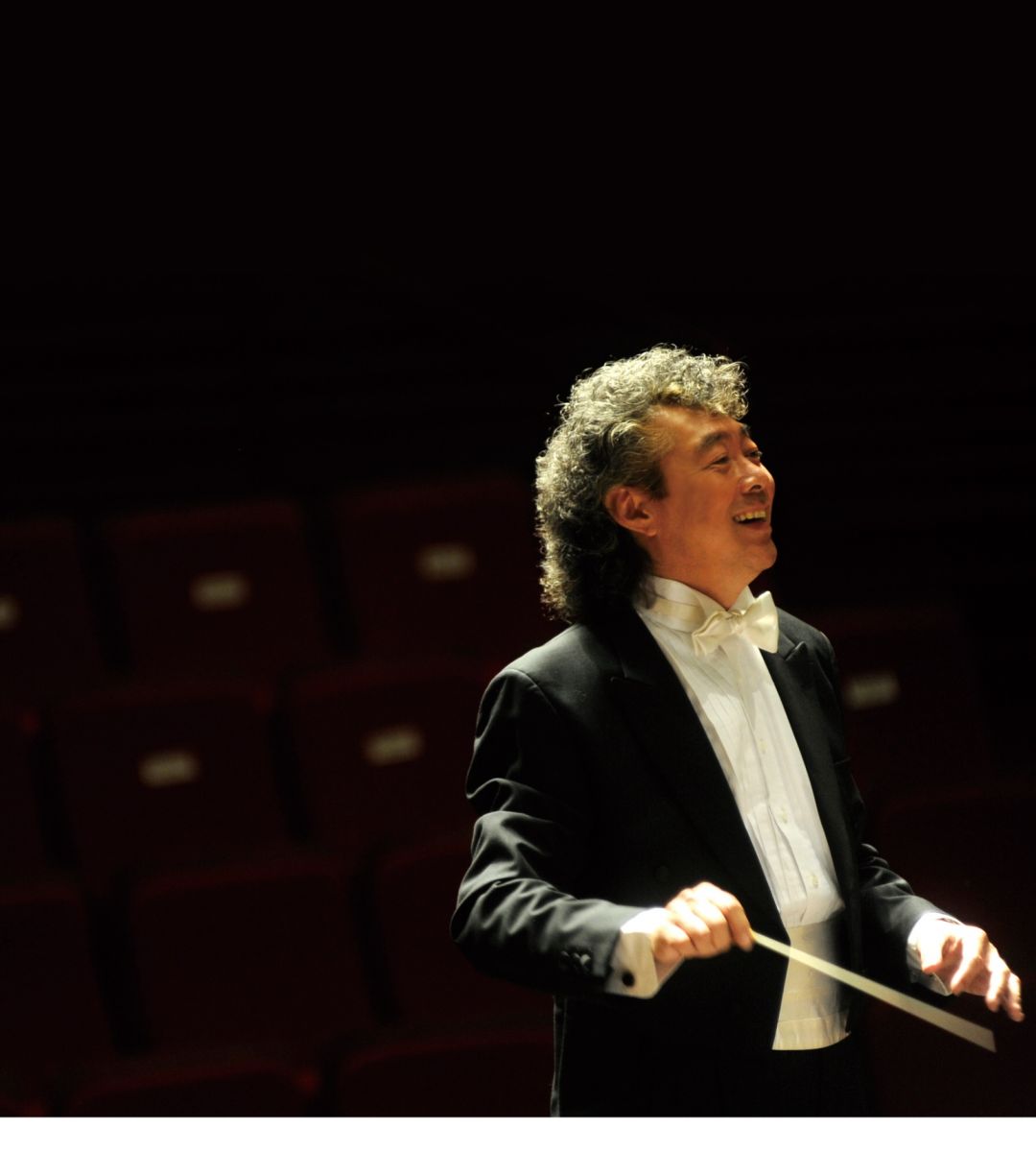 Internationally-acclaimed conductor, Dr Henry Shek, will again act as Artistic Director and Conductor of the VTC Symphony Orchestra & Chorus