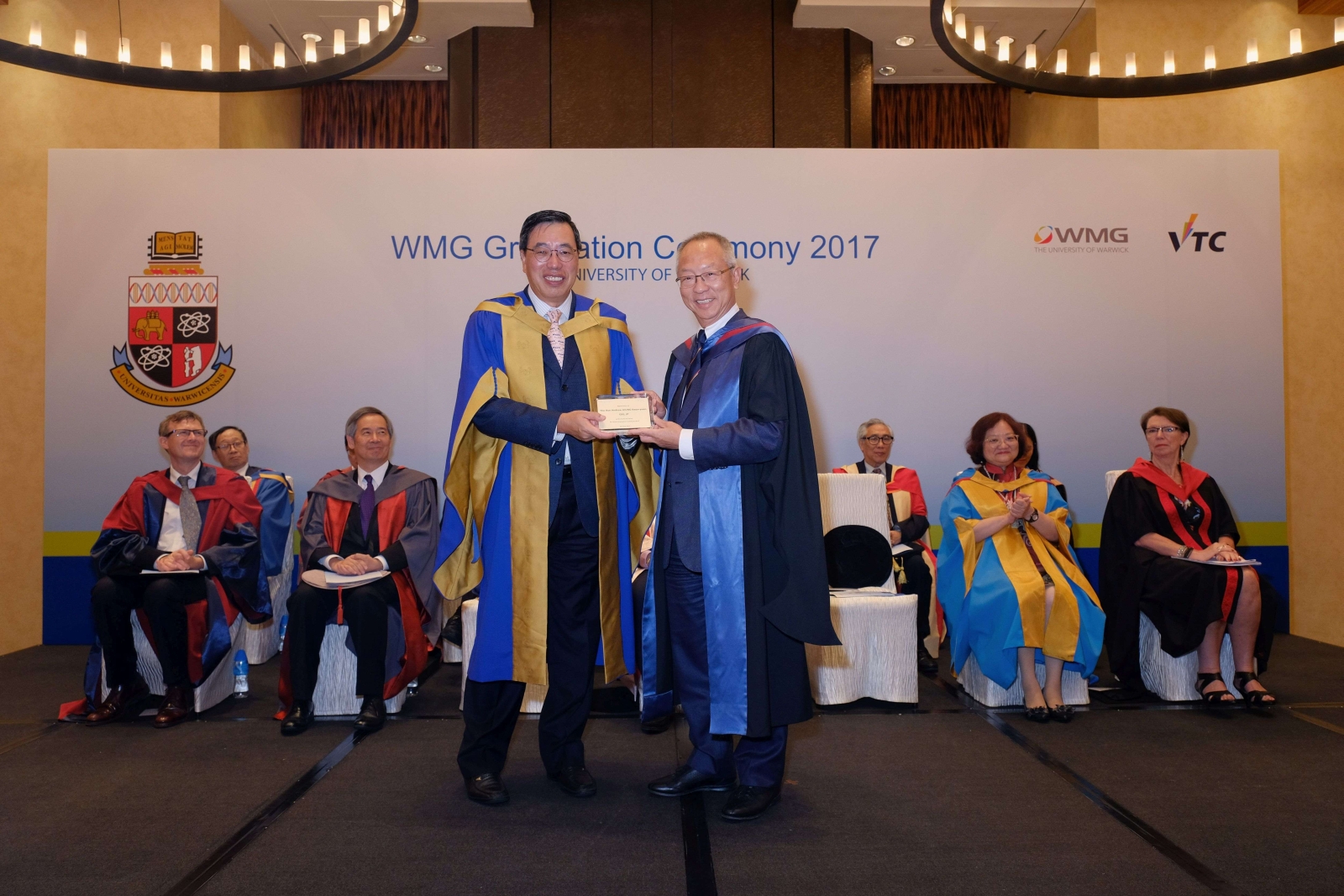 Chairman of the WMG School for Professional Development Office Steering Group, Professor Roy CHUNG Chi-ping (right) presented souvenir to Guest of Honour – President of the Legislative Council The Hon Andrew LEUNG Kwan-yuen