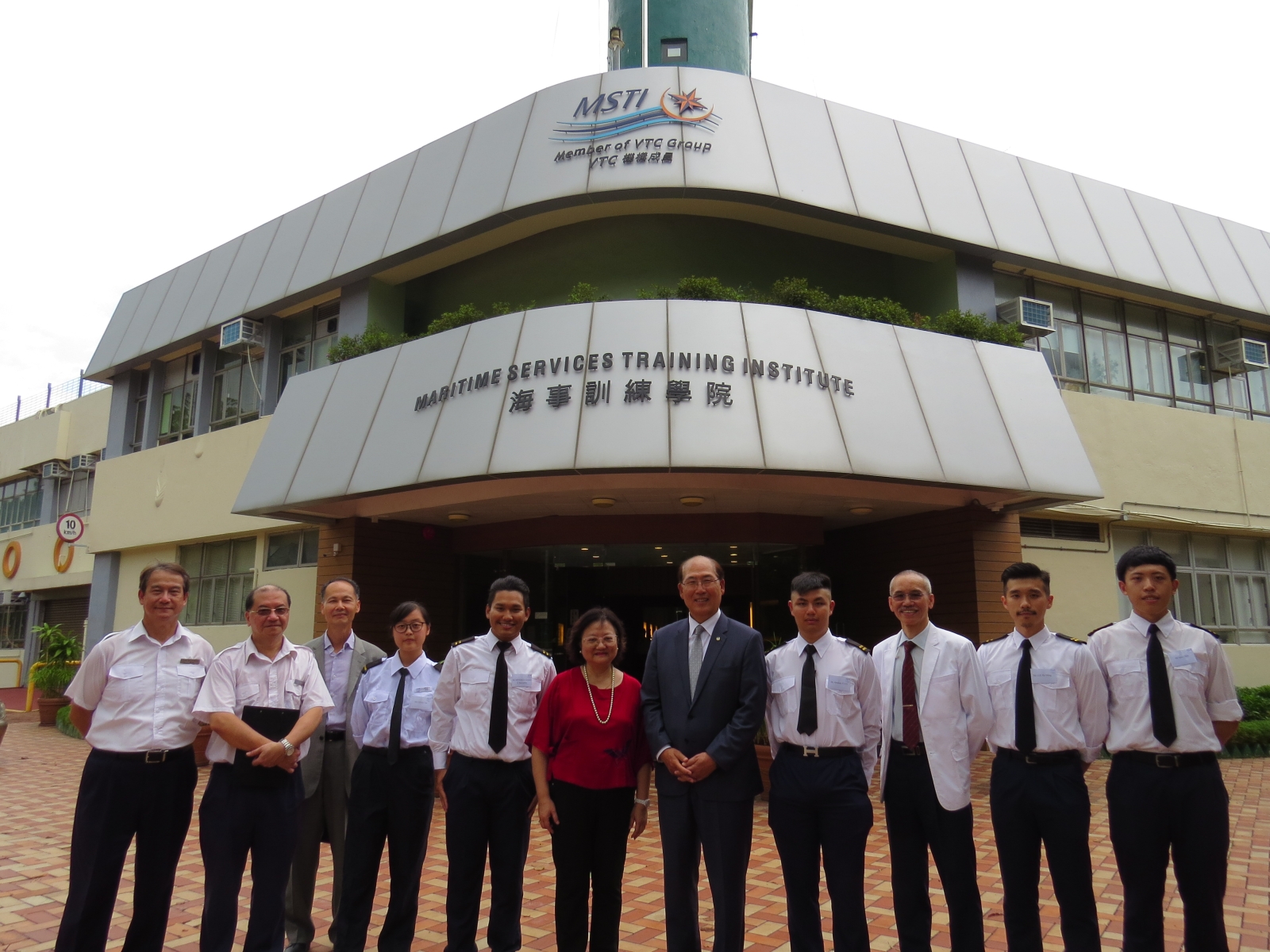 IMO Secretary-General Kitack LIM (fifth from right), visits the MSTI and tours the campus. VTC Executive Director Carrie YAU (middle) and MSTI Director MAK Chiu Ki (third from right), meet with Mr Lim and exchange views and experience of nurturing skilled manpower for the industry