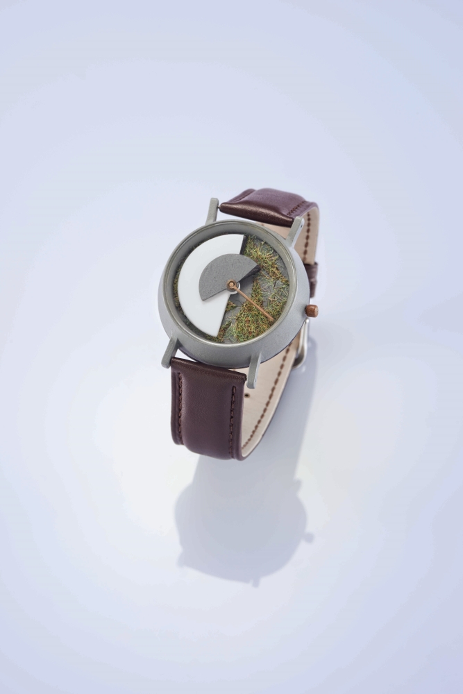THEi student of Bachelor of Arts (Honours) in Product Design WONG Man-sum wins the merit award of the Student Group with her work named “ForTrees”. (Photo provided by HKTDC)
