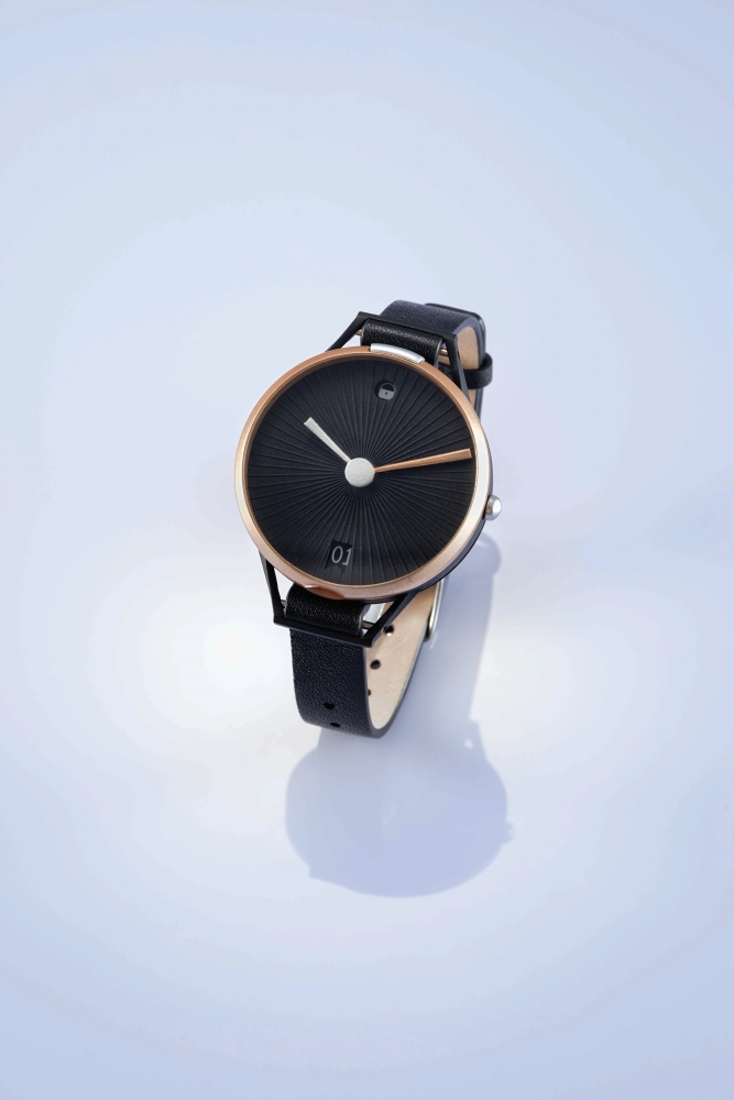 THEi student of Bachelor of Arts (Honours) in Product Design Eunice YUEN Wai-yan wins the merit award of the Student Group with her work named “Eakeys”. (Photo provided by HKTDC)