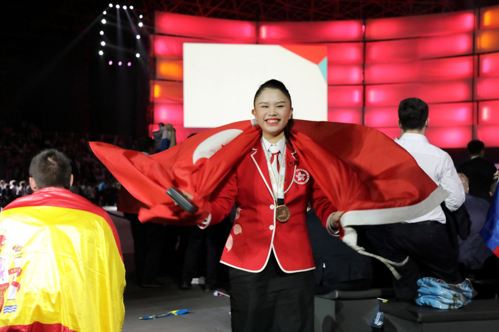 LAU Wai-yin emerges with flying colours in the Beauty Therapy competition, winning a Bronze Prize.