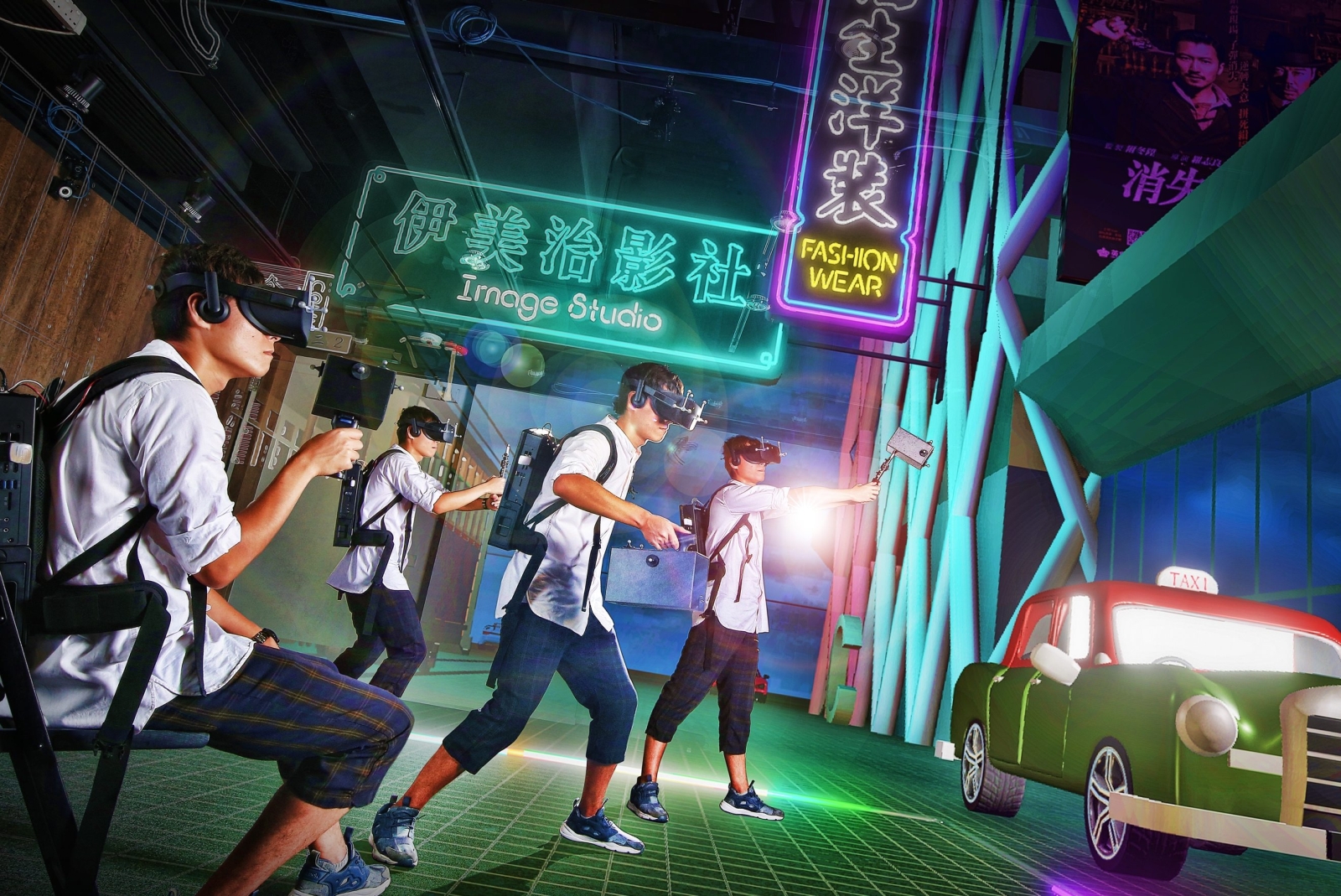 Themed on film production, the 4D and VR experiences enable players to saunter in the HKDI Design Boulevard in the roles of director, boom operator, light technician and cinematographer to conjure up different parts of the plot in the virtual world