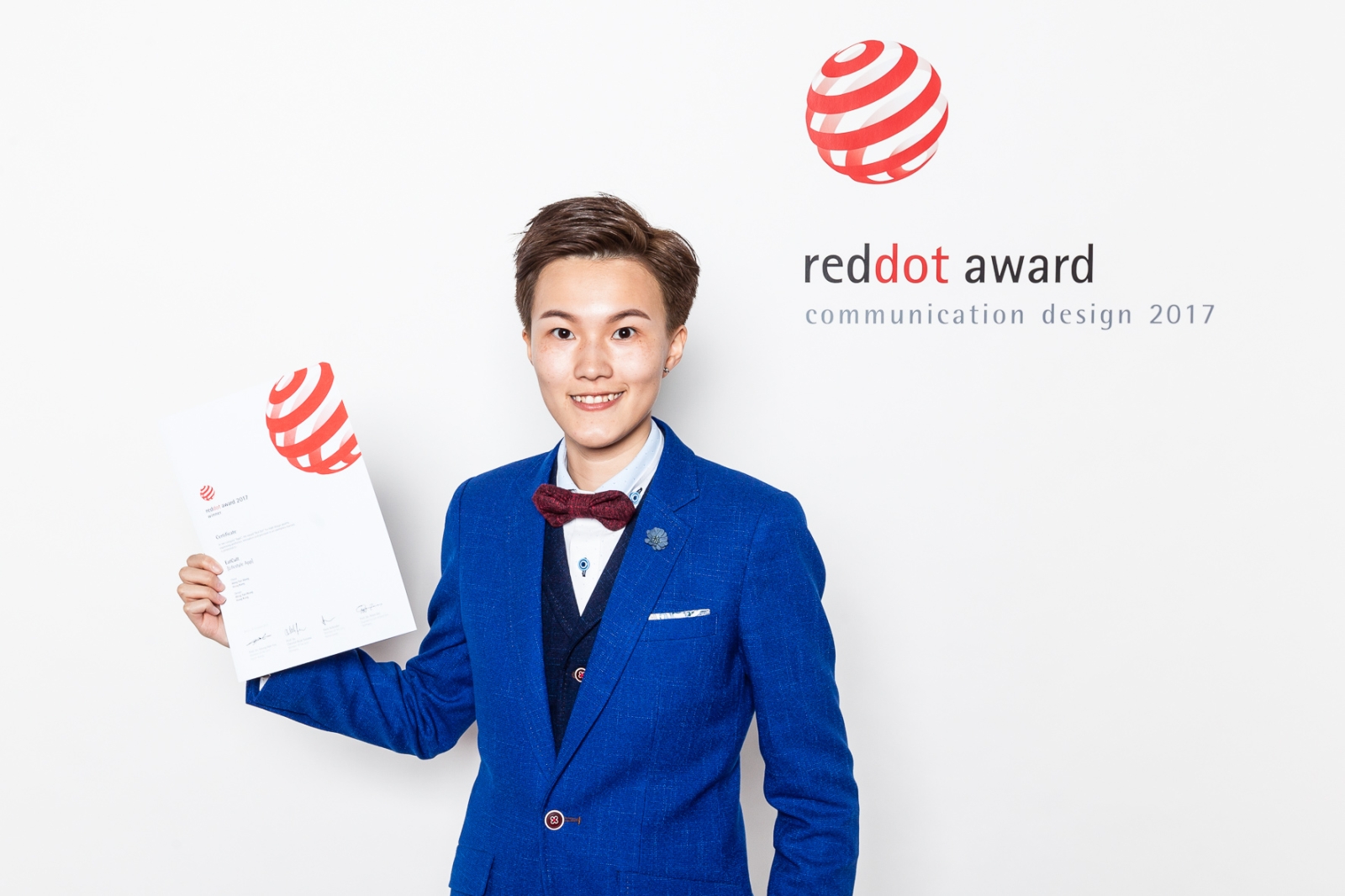 Winnie WONG, a graduate of the Bachelor of Arts (Honours) in Advertising programme at THEi, wins the Junior Award in the Communication Design category of the Red Dot Awards, dubbed the Oscars of the design industry, with her conceptual mobile app named “EatCult”, which enables users to order healthy dishes cooked by private kitchens