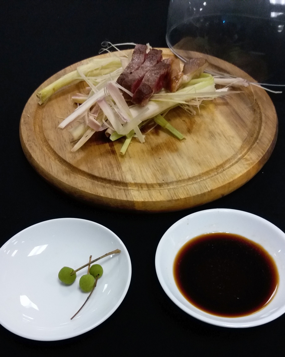 Da Dong refers his Smoked Wagyu Beef with Boletes to a Tang poem. The choices of colour and the presentation create a feeling of bold to contrast with other delicate presentations
