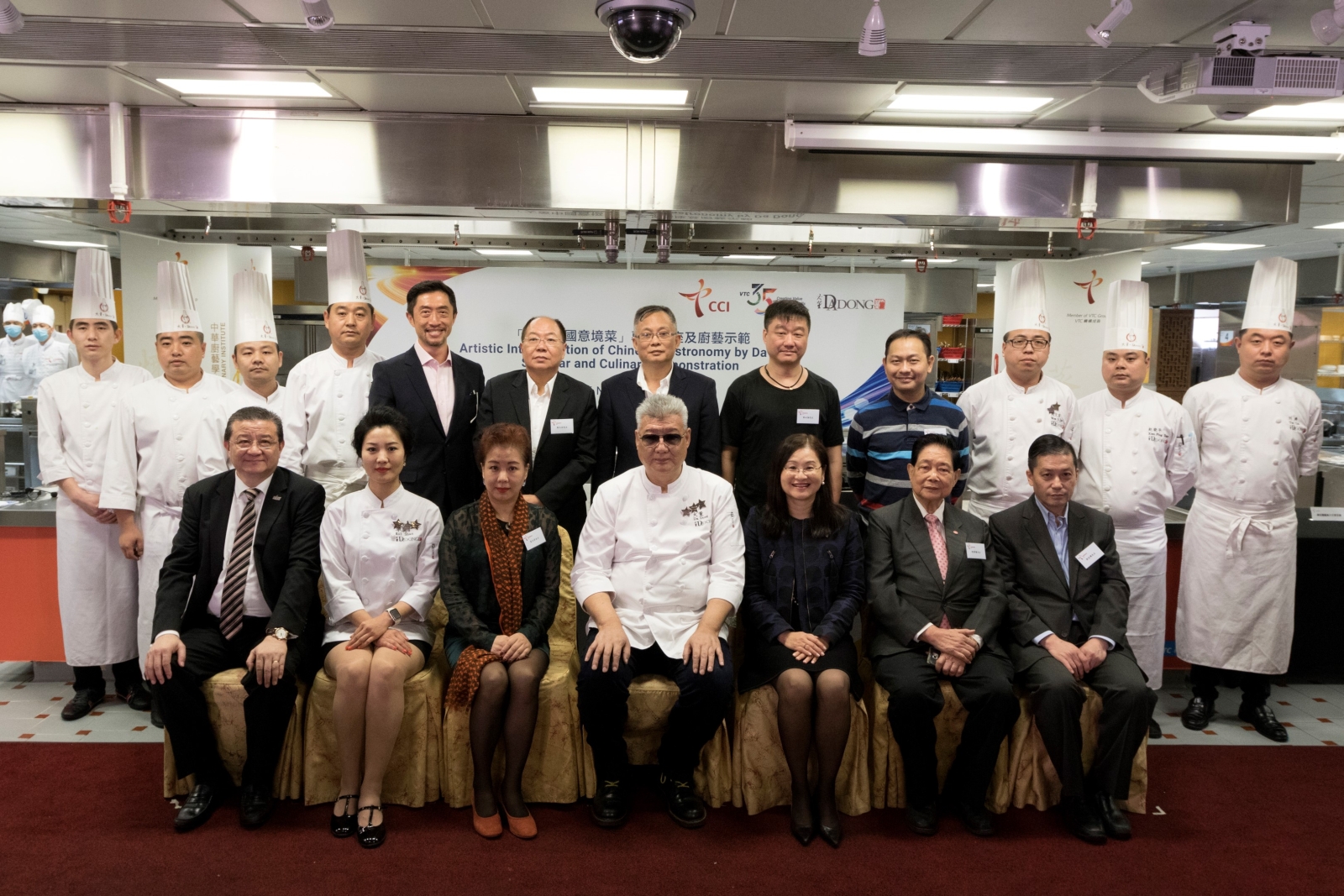 Da Dong (fourth from right, first row) and his team photographed with the the representatives of the CCI Training Board and CCI Principal, Winnie Ngan (third from right, first row)