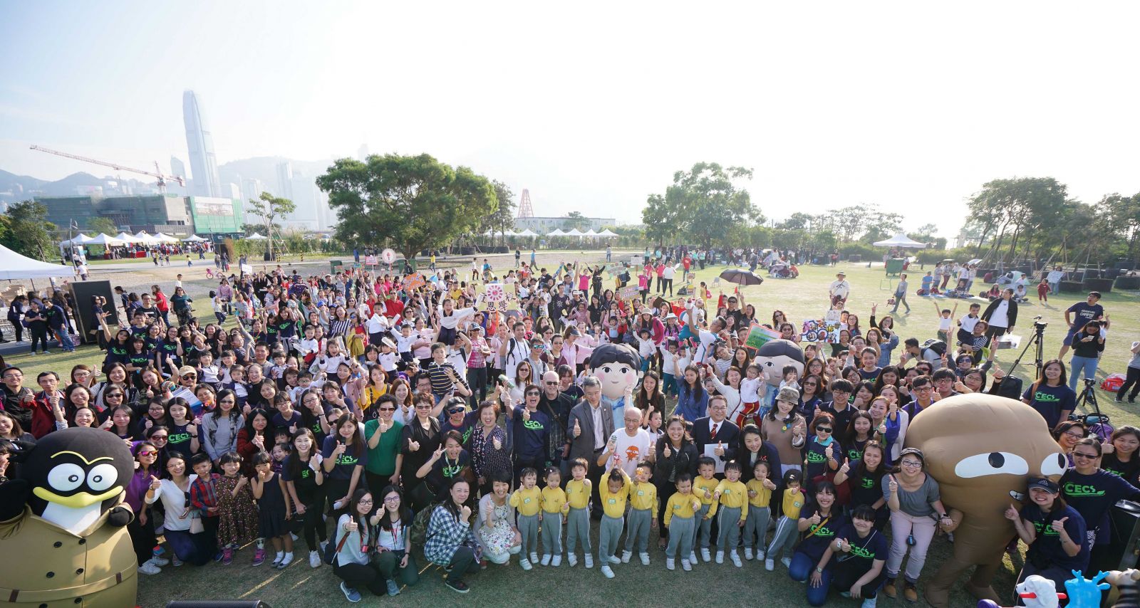 Over 2,000 kindergarten teachers, kids and their parents, collectively set a new world record for The Most Toy Donated in One Hour, promoting the new “Use Less, Waste Less” culture