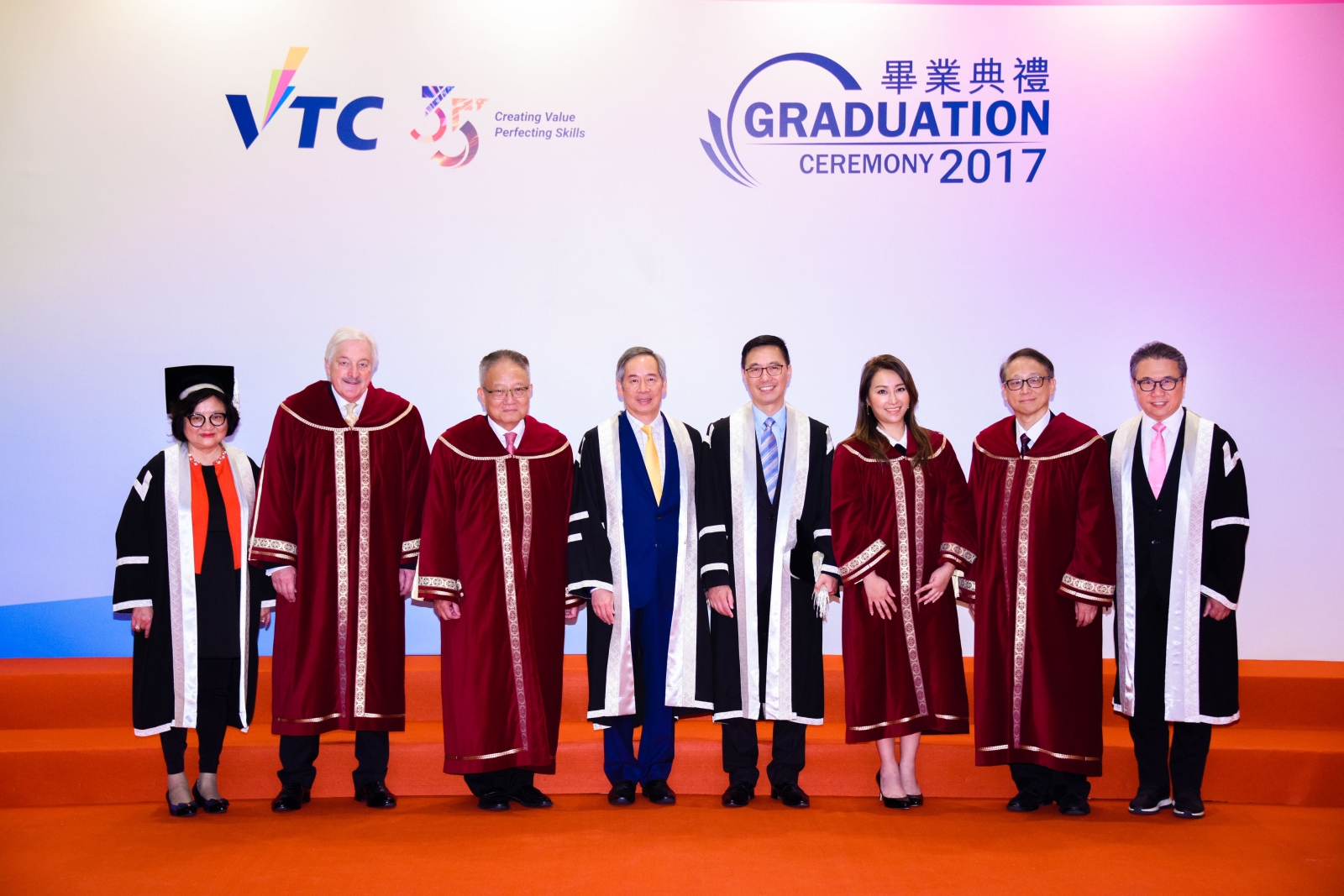 The new VTC Honorary Fellows join officiating guests for a group photo. From left: VTC Executive Director Dr Carrie YAU, John RUDDY, Dr Dennis NG Wang-pun, VTC Chairman Dr Clement CHEN, Guest of Honour, Secretary for Education Kevin YEUNG, Winnie CHIU Wing-kwan, Professor CHEUNG Siu-wing and VTC Deputy Chairman Professor Eric YIM