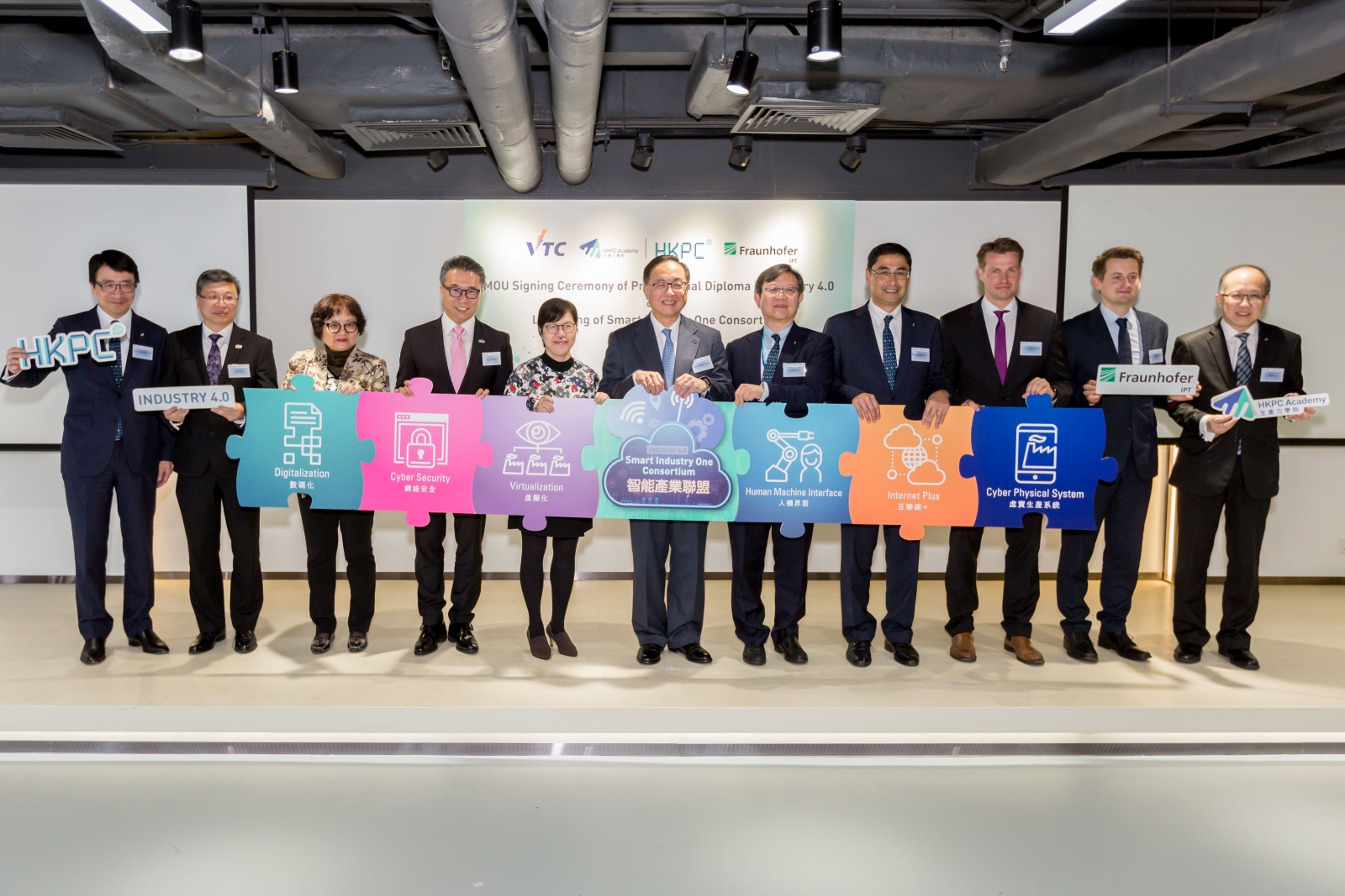 Mr Nicholas Yang, Secretary for Innovation and Technology of the HKSAR Government (centre); Ms Annie Choi, Commissioner for Innovation and Technology (fifth left); Mr Willy Lin, Chairman of HKPC (fifth right); Professor Eric Yim, Deputy Chairman of VTC (fourth left); Mr Mohamed D. Butt, Executive Director of HKPC (fourth right); Mrs Carrie Yau, Executive Director of VTC (third left), officiate the launch of the HKPC-initiated Smart Industry One Consortium