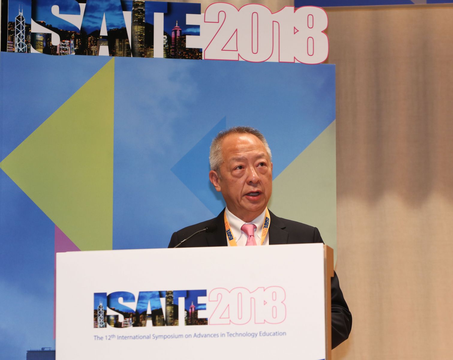 VTC Chairman Dr Roy CHUNG notes in the welcome address that VTC has stepped up efforts to promote STEM education, interdisciplinary development and apply innovative technology in teaching and learning in order to align with the Government’s vision in developing Hong Kong as a world-class smart city.