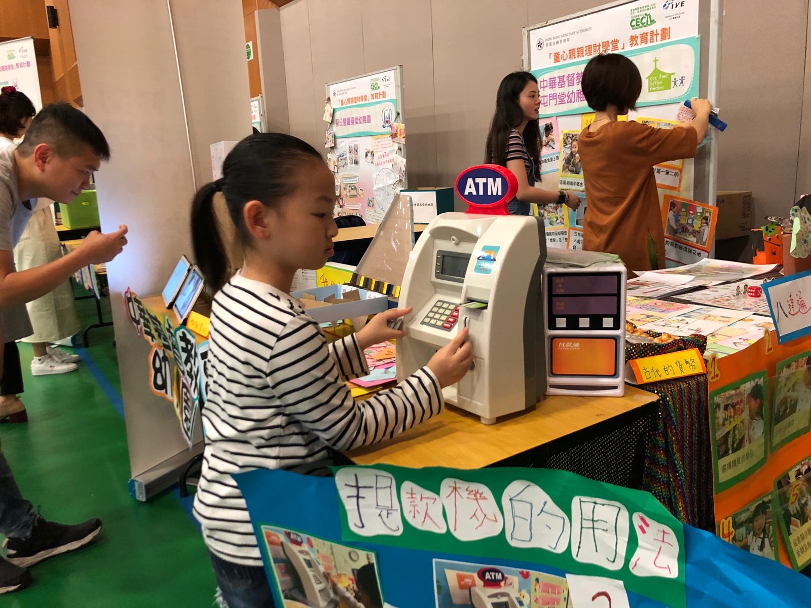 To support the initiative, CECTL established Hong Kong’s first parent-child financial management gallery, teaching children the importance of responsible spending through role playing and other fun games
