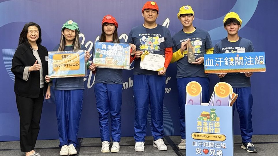 學生在學習活動中展示奉獻精神、創造力和團隊合作精神