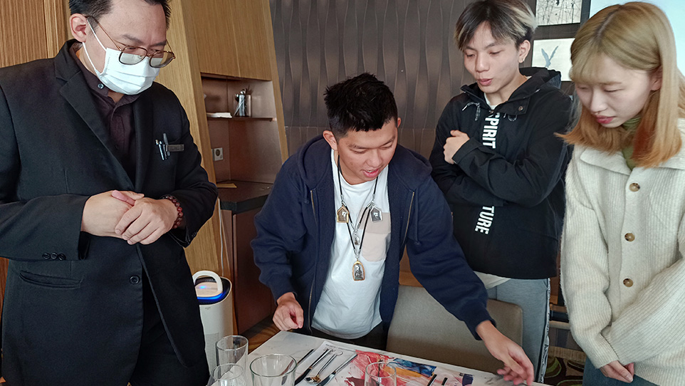 商务餐桌礼仪