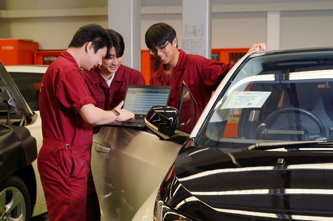 Diploma of Vocational Education (Automotive Technology)