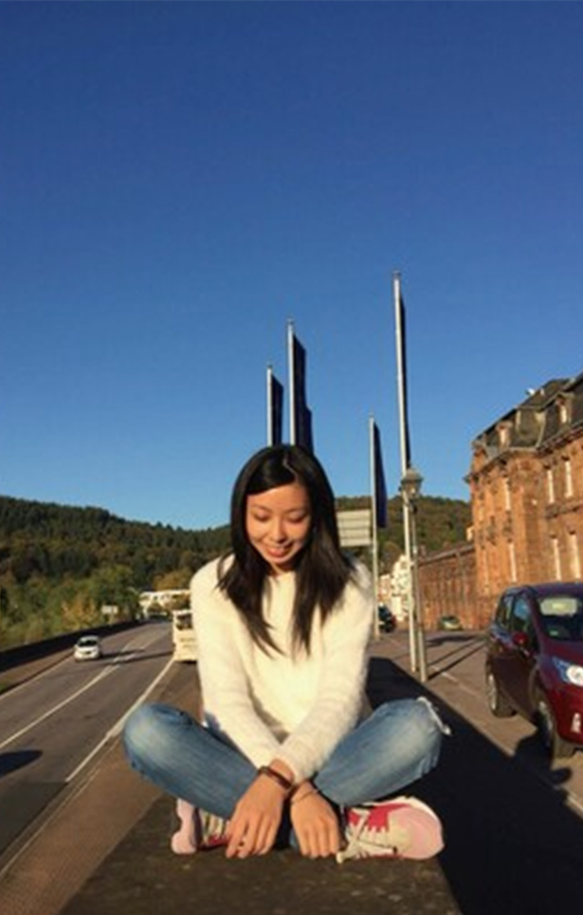 Lo Hong Lam, Julianna