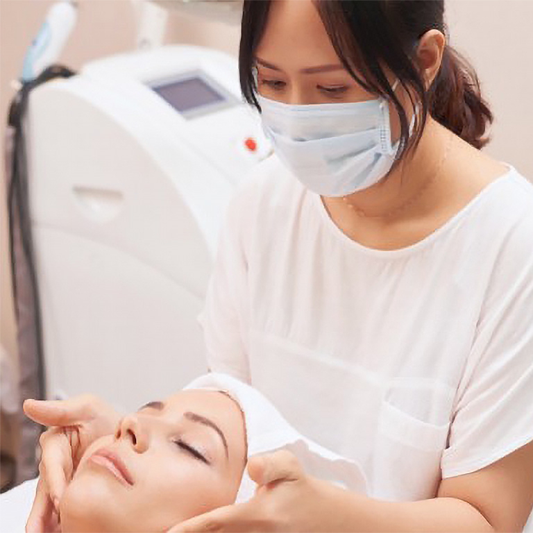 The One Examination, Multiple Certification (OEMC) system provides professional certification recognised in Hong Kong, Mainland and Macao, demonstrating the technical standards of practitioners.