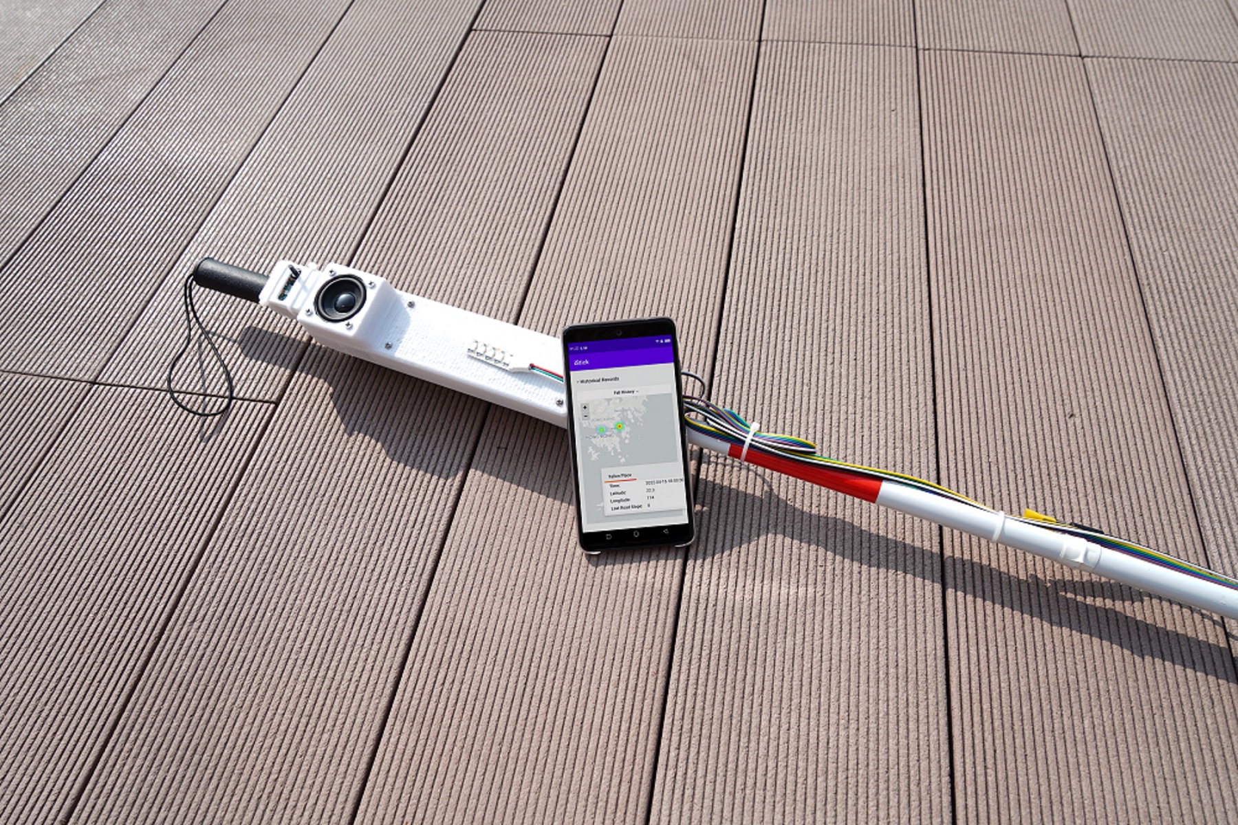智慧導行杖「iStick」運用人工智能等科技,為視障人士偵測路面實際情況,配合新開發的手機應用程式使用,獲得「青年科技專才展覽及比賽2021」「專上教育組」亞軍及「CLP Best Innovation Award」