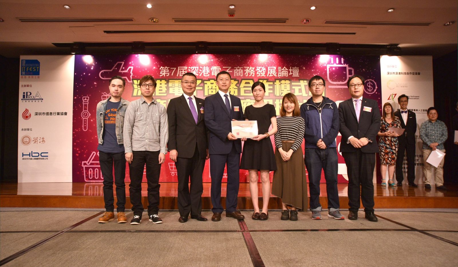 IVE多媒體創作高級文憑學生早前為專題展覽《敦煌―說不完的故事》製作動畫,憑作品獲得世界信息峰會大奬(中國區及香港區選拔賽)2015