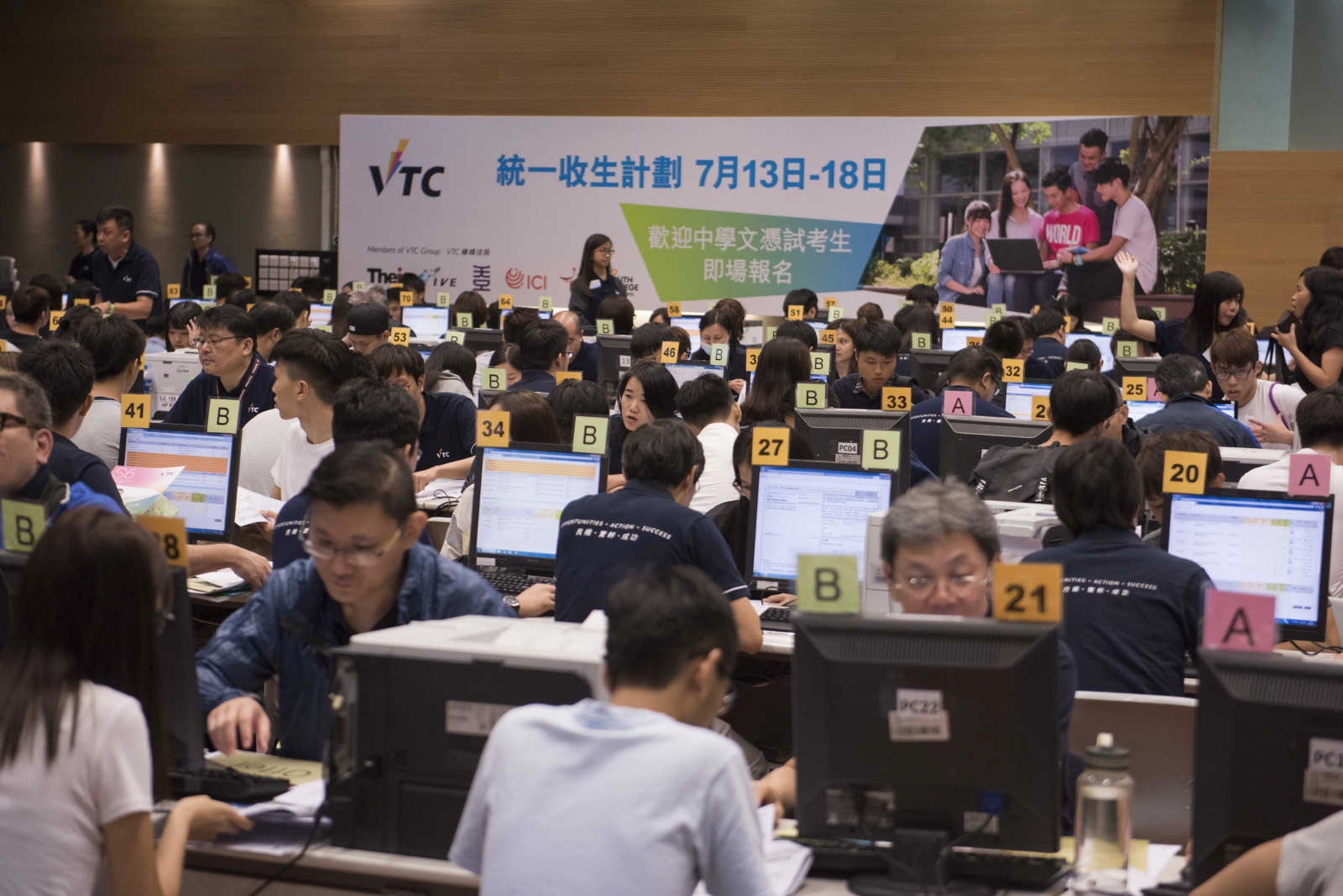 VTC於中學文憑試放榜日(7月13日)起一連6天舉行統一收生計劃,供文憑試考生報讀心儀課程。學生須於7月18日中午12時前到獲派課程的開辦院校辦妥註冊手續