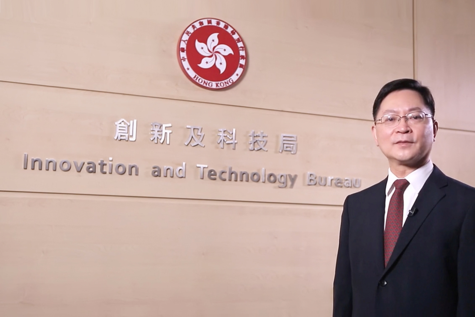 創新及科技局局長薛永恒先生早前為典禮預錄致辭。他讚揚各VTC榮譽院士多年來貢獻社會,推動專業教育培訓發展,令人敬佩