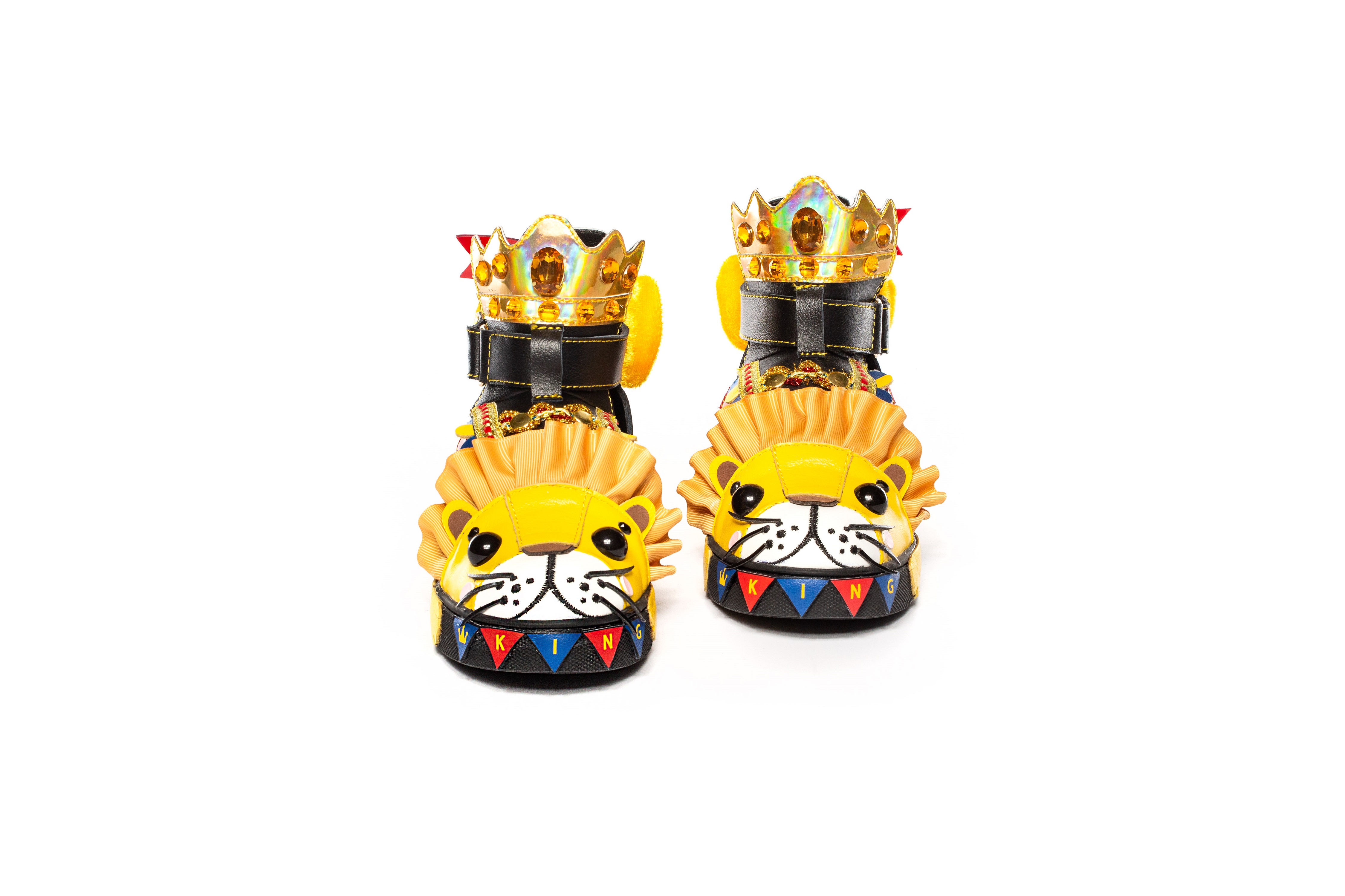 李金喜在「童裝」組別以作品《馬戲團之王》獲得金獎。金喜指,獅子向來予人充滿威嚴的感覺,希望小孩能像馬戲團獅子般勇敢,成為自己人生中的王者。(照片由香港貿易發展局提供)