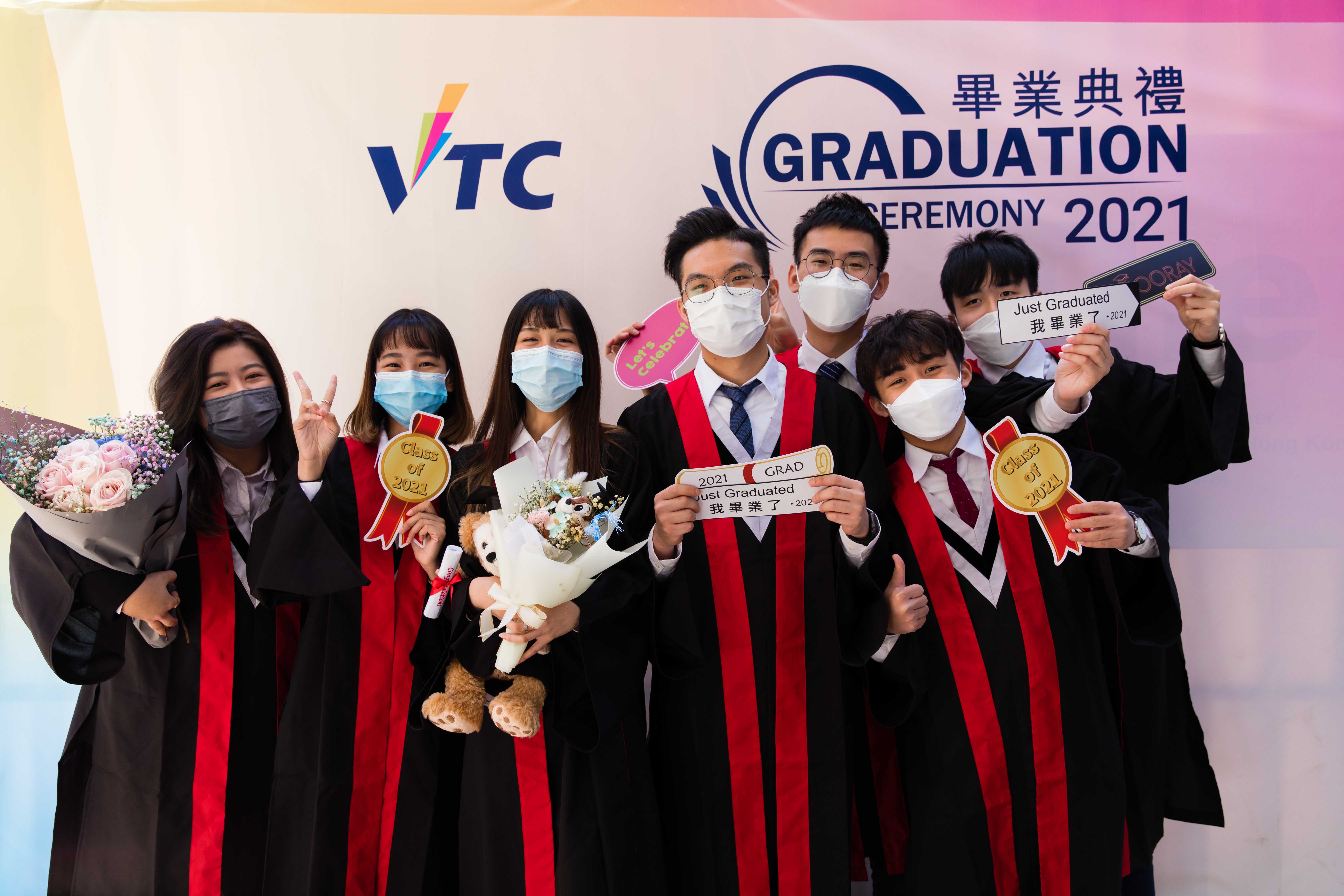今屆VTC畢業禮以實體及線上形式進行,畢業生可到院校出席典禮,一同分享喜悅