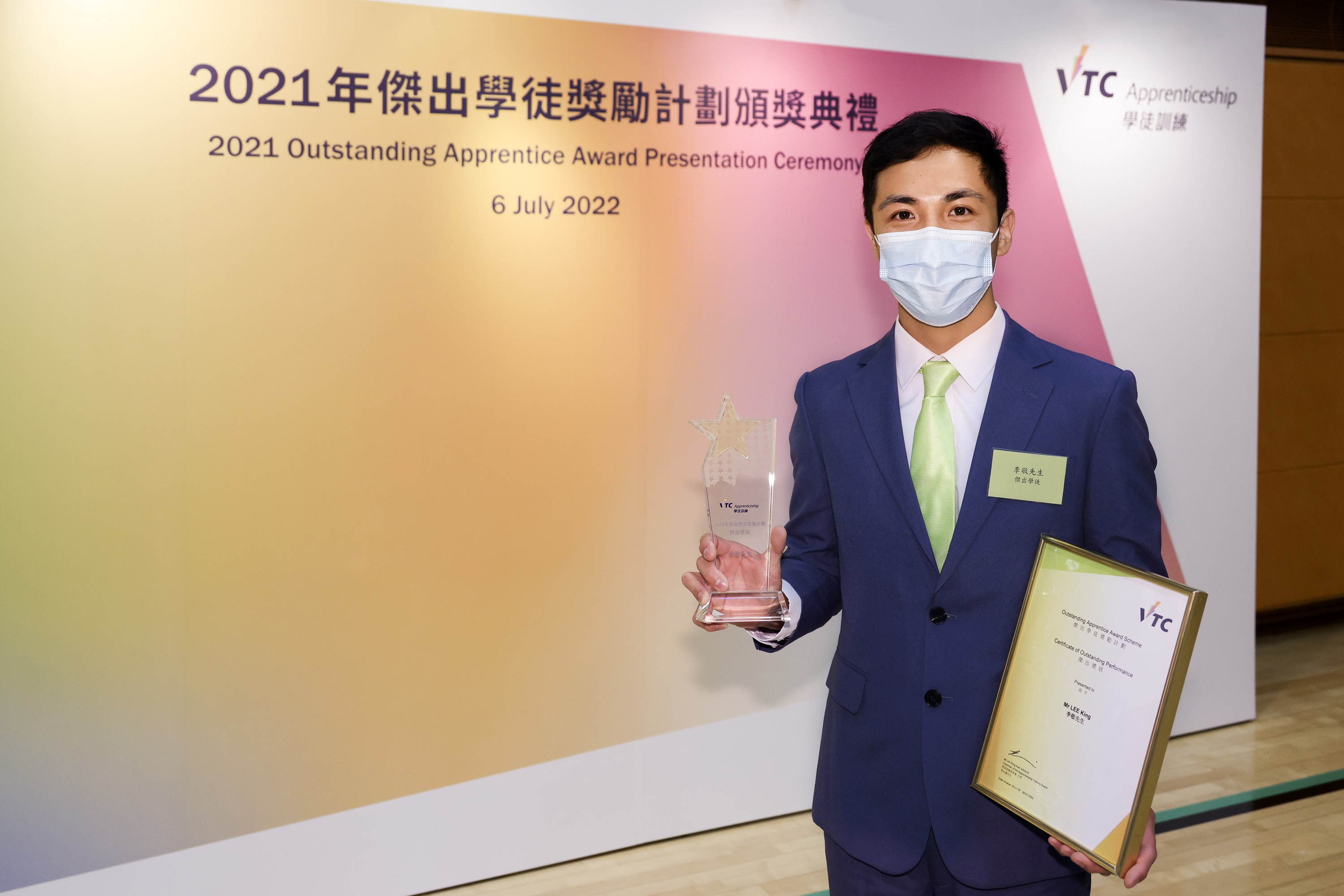 李敬現時於機電工程署工作,受訓期間負責協助維護醫院内的機電系統運作穩定