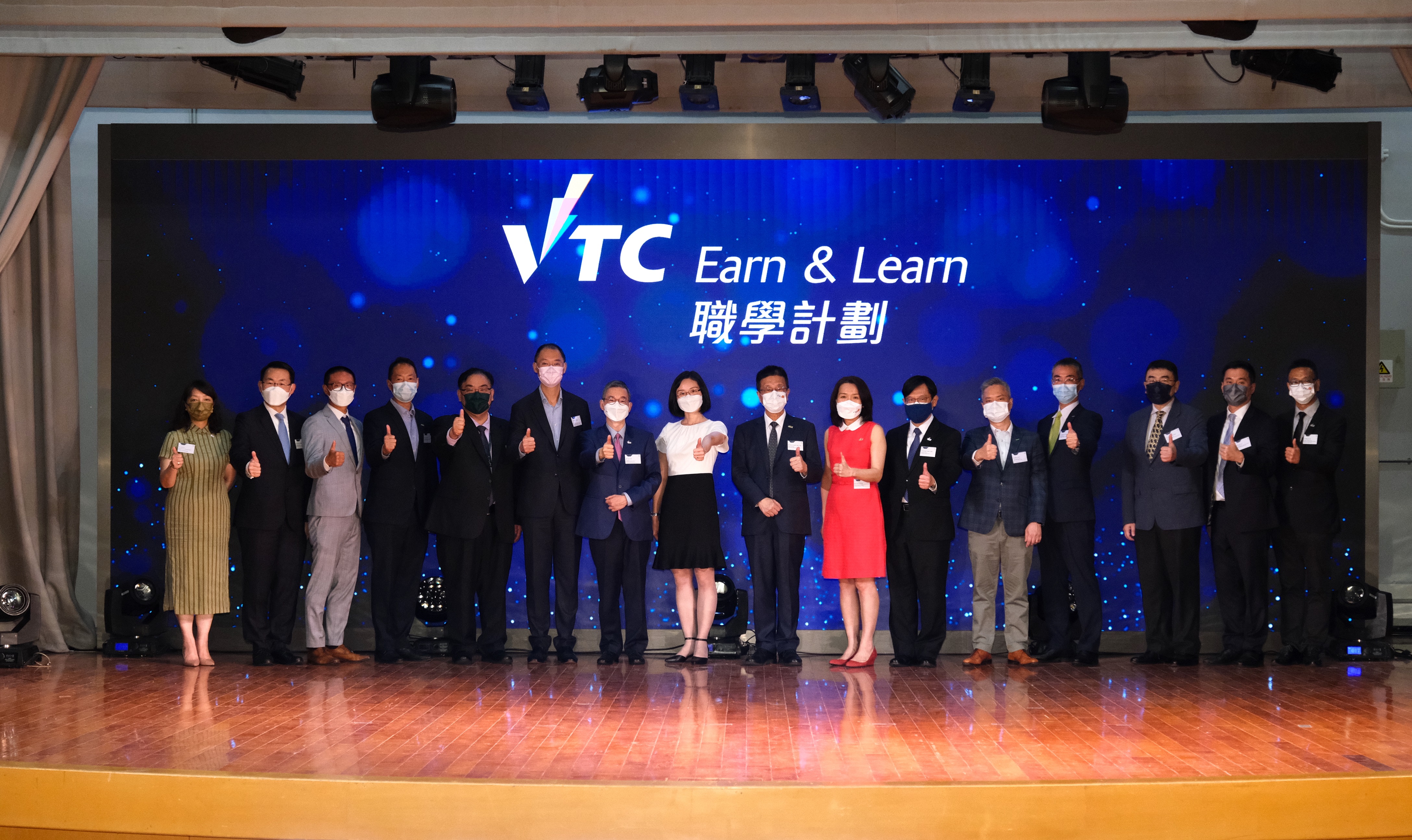 職業訓練局、運輸及物流局及9家物流及航空業企業代表在「VTC電商物流日」上主持啟動儀式，見證「VTC職學計劃」進入新里程