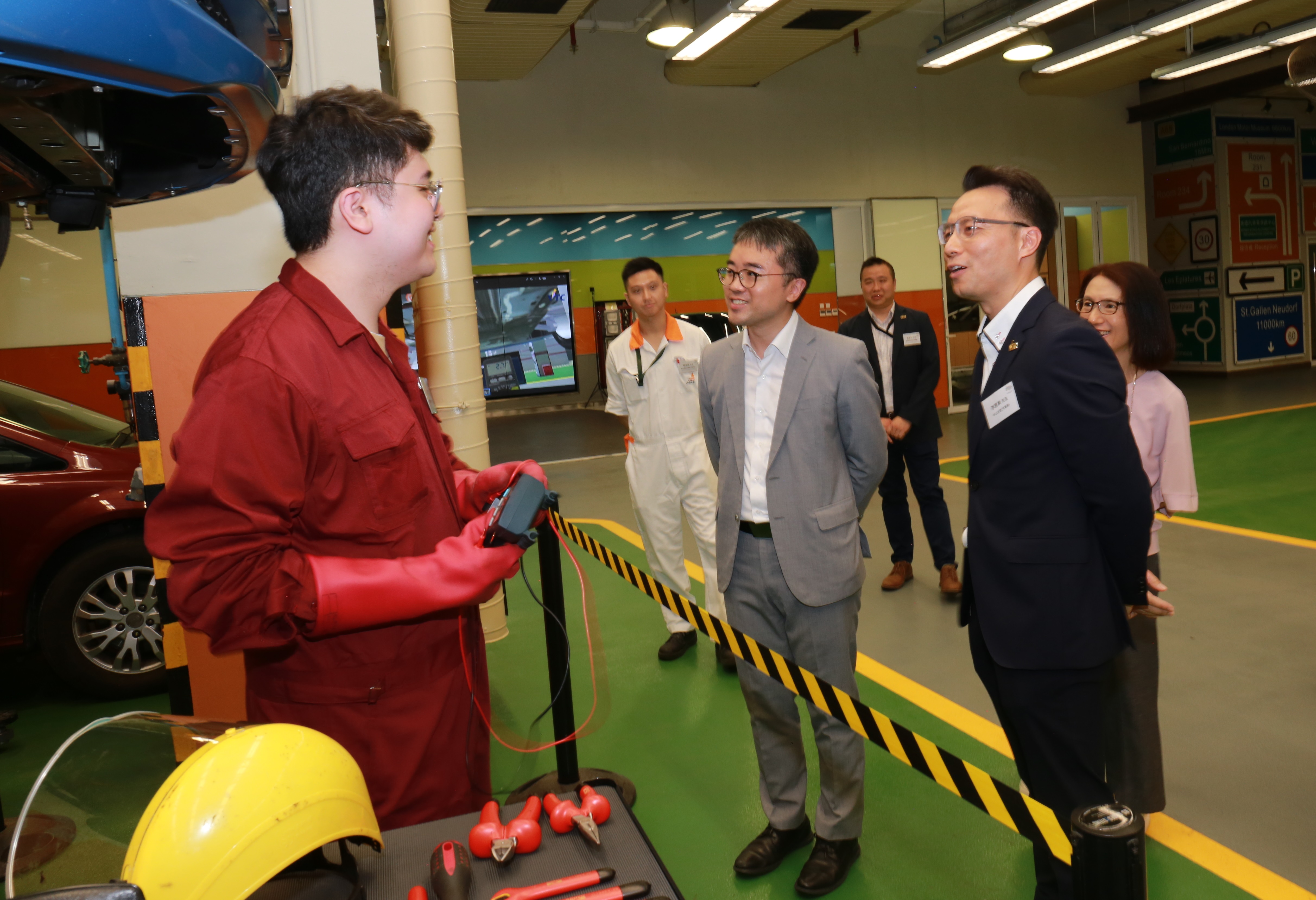 Visit by Under Secretary for Education