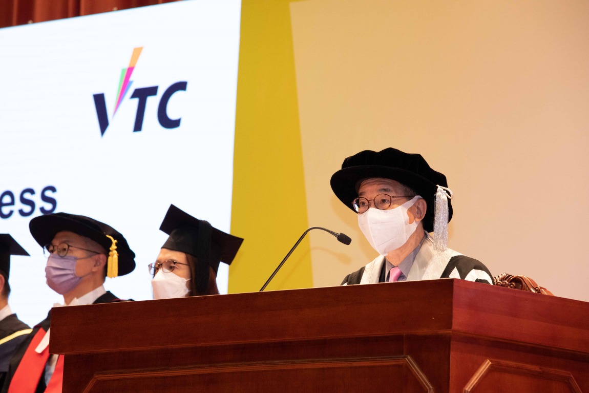 VTC-holds-graduation-ceremonies-to-confer-awards-on-over-17,000-graduates-of-its-member-institutions--04-Dec-2021-03