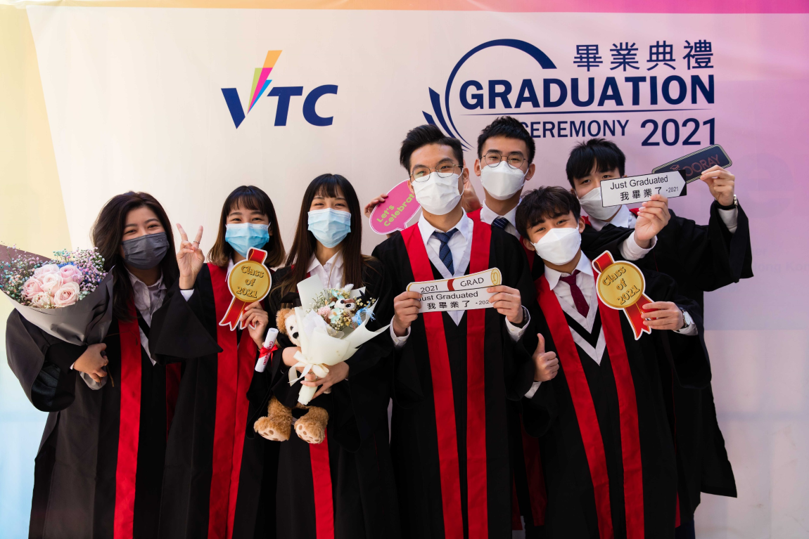 VTC-holds-graduation-ceremonies-to-confer-awards-on-over-17,000-graduates-of-its-member-institutions--04-Dec-2021-05