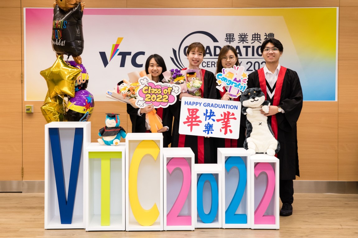 VTC-holds-graduation-ceremonies-plus-presentations-for-Dr-Ng-Tat-lun-Memorial-Outstanding-Student-Awards-27-Nov-2022-04