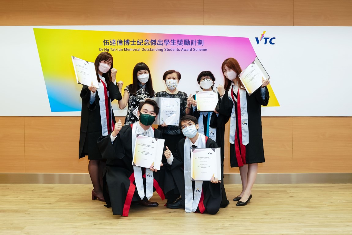 VTC-holds-graduation-ceremonies-plus-presentations-for-Dr-Ng-Tat-lun-Memorial-Outstanding-Student-Awards-27-Nov-2022-05