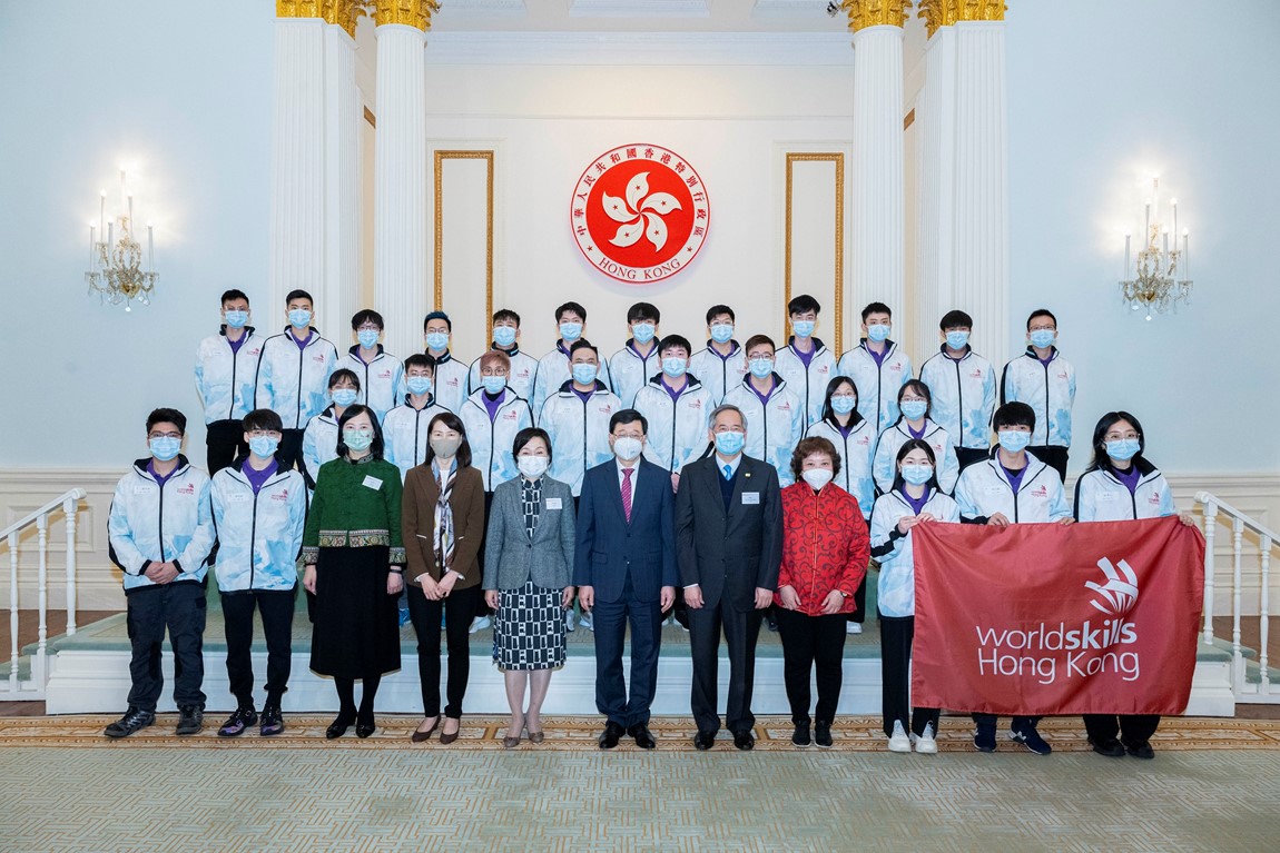 HKSAR Chief Executive meets Team Hong Kong from WorldSkills Competition 2022 Special Edition and commends city’s skilled talent