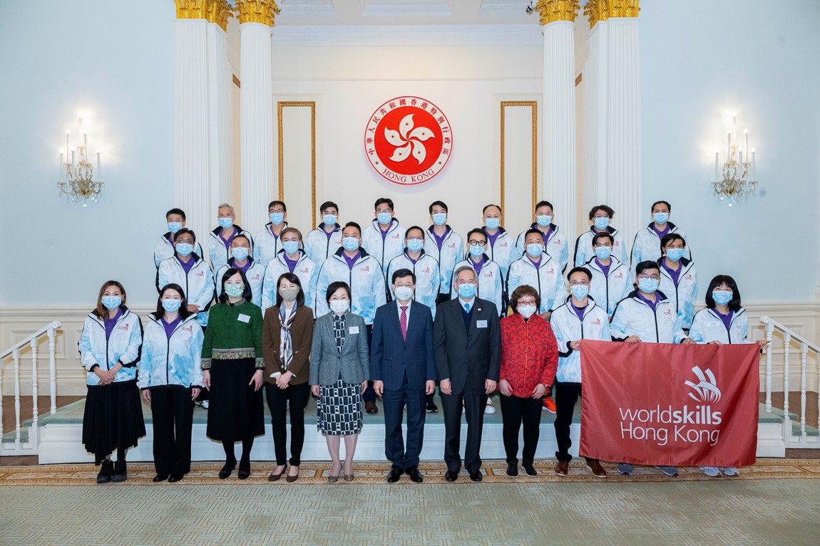HKSAR-Chief-Executive-meets-Team-Hong-Kong-from-WorldSkills-Competition-2022-Special-Edition-and-commends-city-s-skilled-talent-12-Jan-2023-02