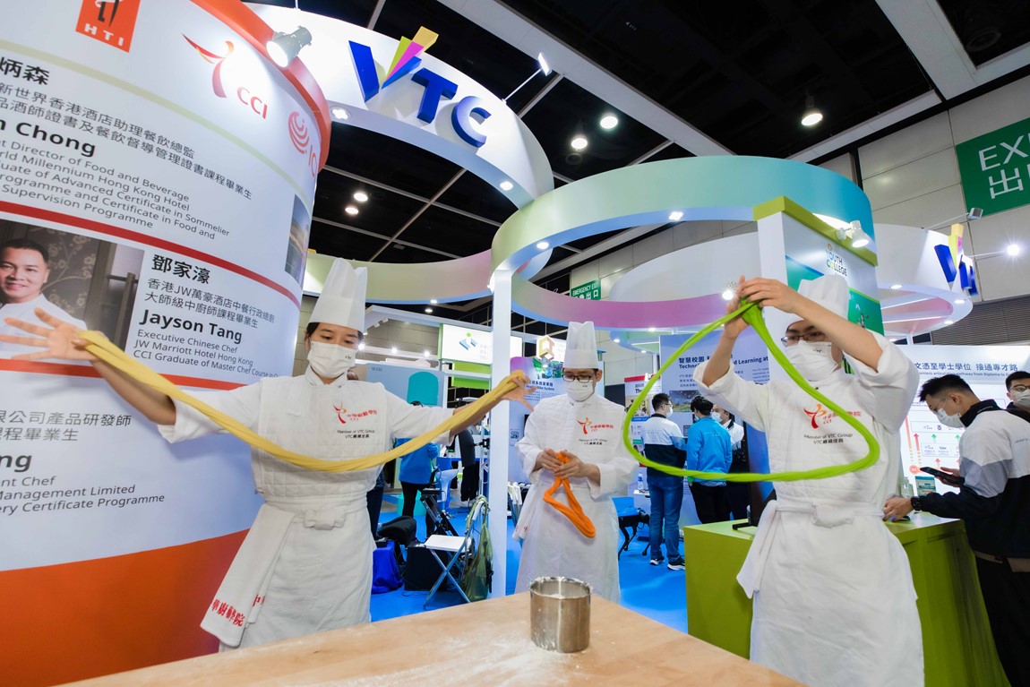 VTC-participates-in-Education-&-Careers-Expo-2023-Secretary-for-Education-tours-VTC-Booth-to-view-applied-technological-projects-co-developed-by-teachers-and-students-2-Feb-2023-08