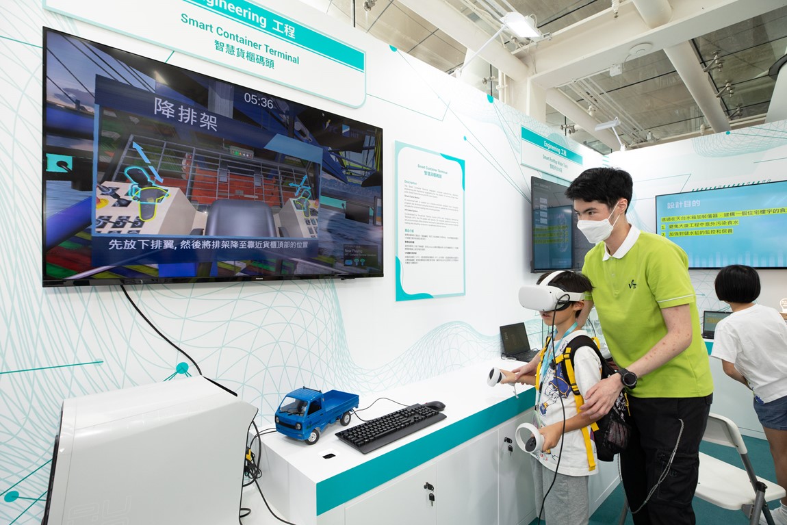 VTC showcases I&T projects to promote smart living at InnoCarnival 2023-28-Oct-2023-Photo 03