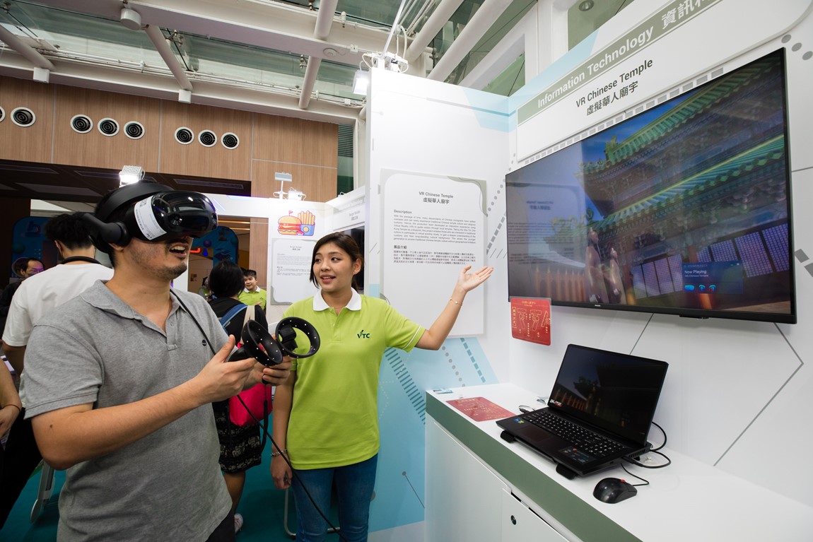 VTC showcases I&T projects to promote smart living at InnoCarnival 2023-28-Oct-2023-Photo 05