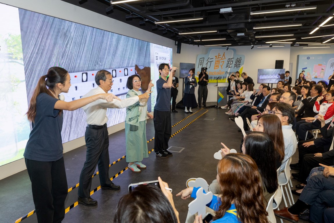 CLP Power and VTC Launch Intergenerational Social Inclusion Programme Helping Seniors Go Digital While Learning from their Life Wisdom photo 5