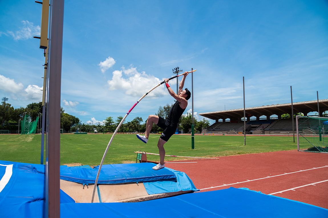THEi-sports-and-recreation-management-graduate-sets-new-Hong-Kong-pole-vault-record-02