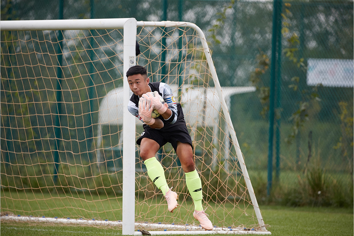 Young-IVE-footballer-been-to-Manchester-for-training-Inspired-by-pandemic-to-equip-himself-for-sports-promotion-02