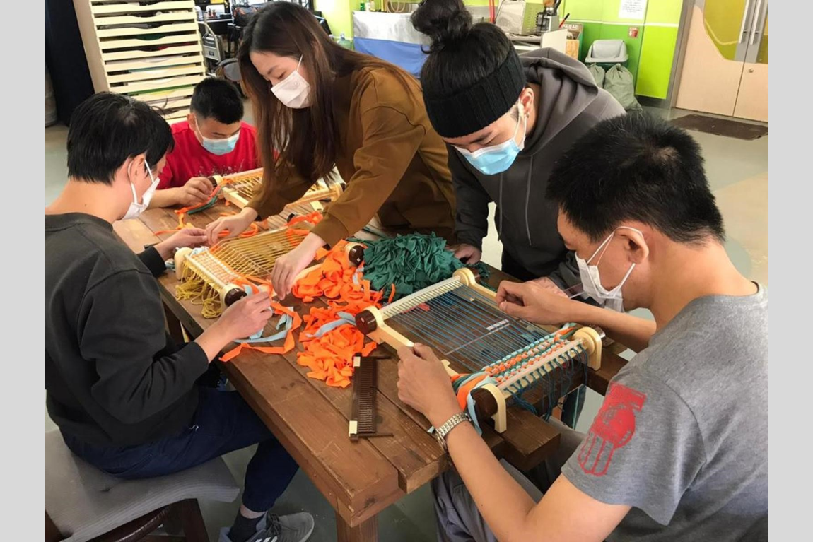 HKDI fabric experts upgraded old clothes into treasure Strengthening sensory training for people with special needs Image 2