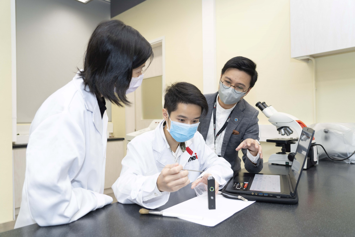 THEi-teachers-and-students-partner-with-industry-for-new-technology-applications-serving-the-needs-of-Chinese-medicine-production-and-testing-industry_06May2021-01