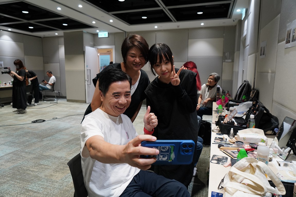 Youth-College-students-design-stylish-looks-for-the-silver-haired-to-hit-the-runway-at-Central-Market-promoting-inter-generation-integration_12-Sep-2023-06