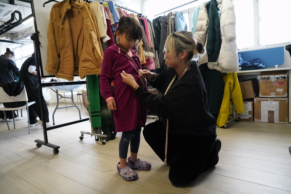 Youth-College-spreads-warmth-during-the-Chinese-New-Year-by-taking-family-portraits-for-residents-of-The-Salvation-Army's-transitional-housing-4