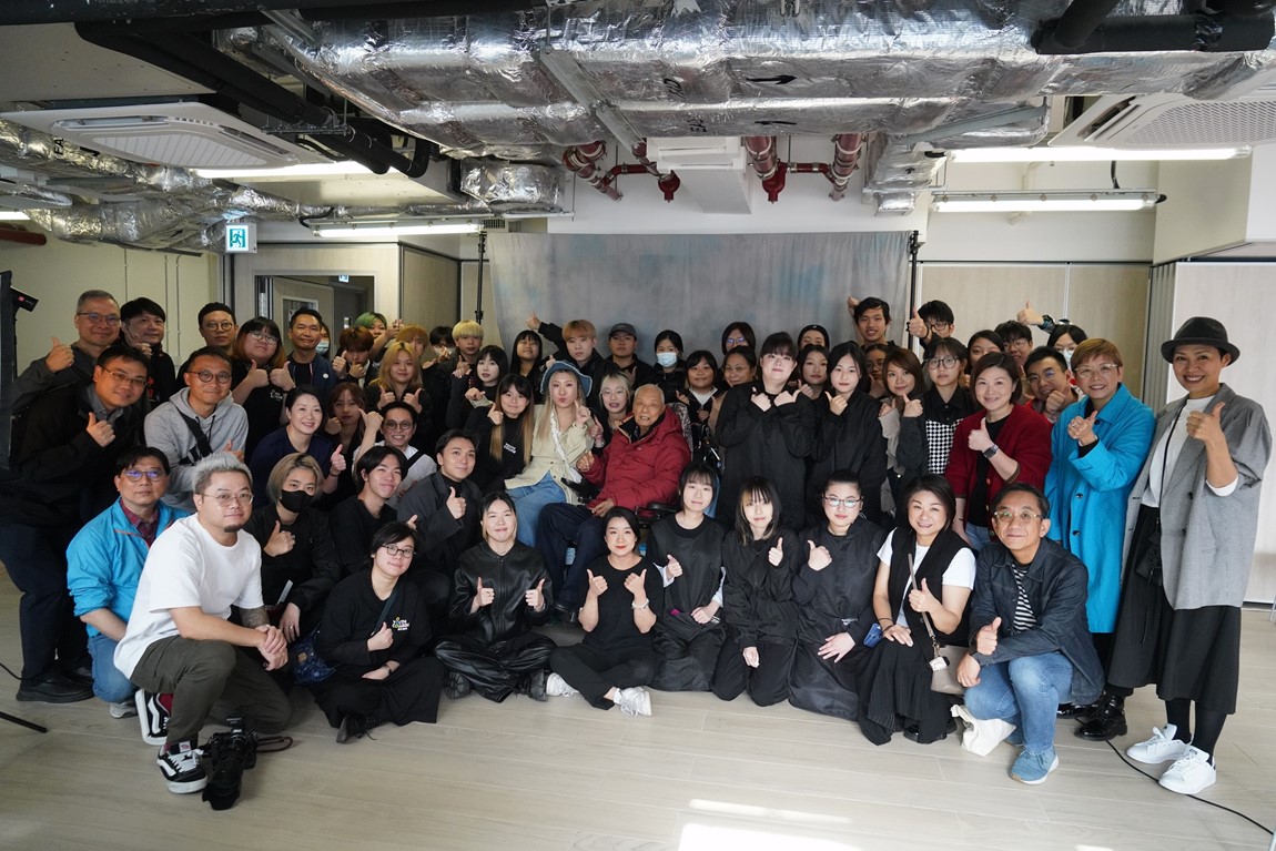 Youth-College-spreads-warmth-during-the-Chinese-New-Year-by-taking-family-portraits-for-residents-of-The-Salvation-Army's-transitional-housing-7