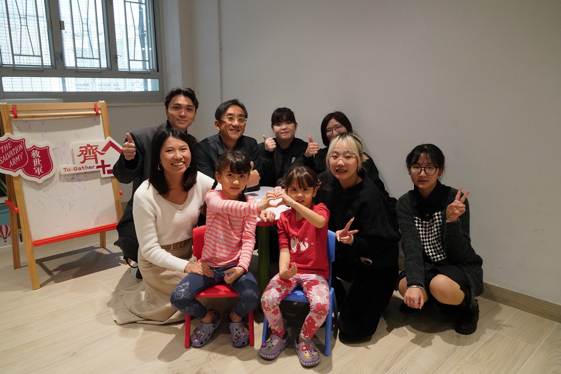 Youth-College-spreads-warmth-during-the-Chinese-New-Year-by-taking-family-portraits-for-residents-of-The-Salvation-Army's-transitional-housing-8